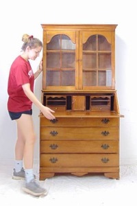 lot 163 image: Vintage Heirloom Nutmeg Maple Colonial Early American Style  Secretary Desk
