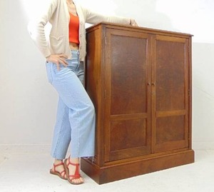 lot 177 image: Gorgeous Wood Vintage Cabinet with Shelves Inside