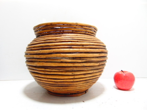 lot 579 image: Vintage Bamboo Planter