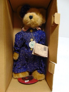 lot 290 image: Boyds Bears Vintage 1999 Le #900253 Molly B Berriman- with Original Box