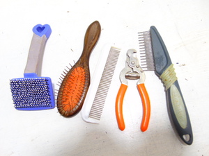 lot 600 image: Pet Grooming Lot Includes Brushes, Combs, Clippers, MORE