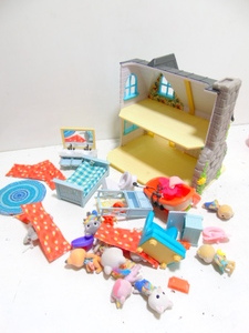 lot 296 image: Honey Bee Acres Doll House with Characters and Acessories