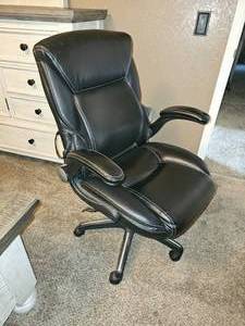 lot 331 image: Modern Black Leather Rolling High Back Office Chair