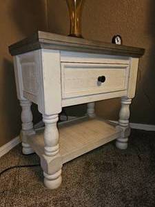 lot 335 image: Havalance 1 Drawer Nightstand- Ashley Furniture