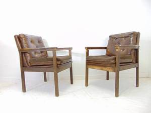 lot 432 image: Pair of Mid Century Brown Vinyl and Upholstered Chairs
