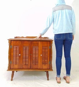 lot 433 image: Mid Century Bar Cabinet with Beautifully Spun Legs and Shutter Doors
