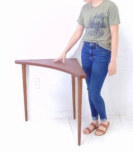 lot 442 image: Vintage Mid Century Wood Corner Table