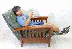 lot 443 image: Ethan Allen Mission Style Recliner Chair