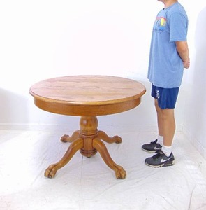 lot 444 image: Oak Pedastel Clawfoot 42 Round Dining Table