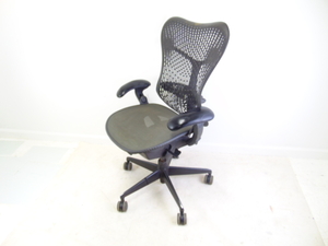 lot 128 image: HERMAN MILLER Mirra 1 Rolling Office Chair