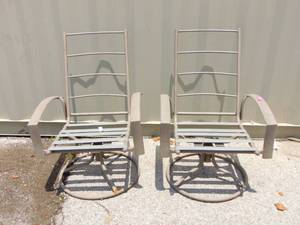 lot 512 image: Pair of Vintage Aluminum Swivel Rocking Pation Chairs with High Backs and Armrest