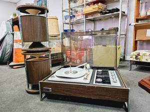 lot 583 image: Vintage c. 1960s-70s Mid Century ZENITH Turntable Record Player AMFM Radio with Pair of Mid Century Speakers-Powers On