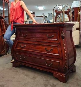 lot 130 image: Kennington Hallway Chest- Newer