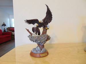 lot 526 image: Treetop Majesty Eagle and Nest Sculpture