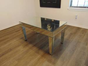 lot 528 image: Mirrored Contemporary Coffee Table by Target