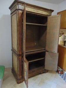 lot 534 image: Beautiful Large Armoire by Seven Seas with Floral Detailing and Antique Finish