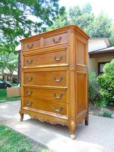 lot 537 image: Large and Elegant Vintage Solid Wood Dresser by National Furniture