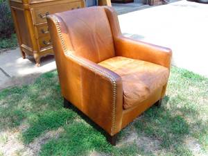 lot 539 image: Genuine Leather Chair in Camel Color by Levenger