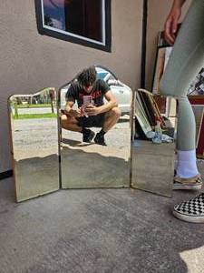 lot 127 image: Vintage Trifold Vanity Mirror Frameless
