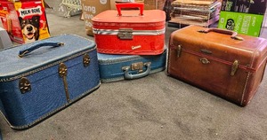 lot 332 image: Awesome Lot of Vintage Suitcases - Belber, Samsonite, Carouse