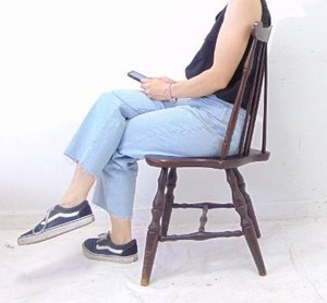 lot 33 image: NICHOLS & STONE Vintage Fiddleback Spindle Colonial American Chair with Patina