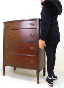 lot 4 image: Vintage Classical Bowfront Dresser with Four Drawers