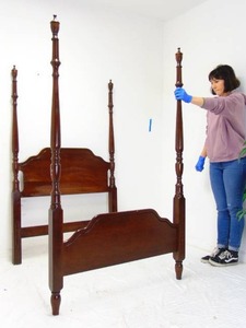 lot 14 image: Beautiful Solid Wood Vintage Twin Headboard & Footboard