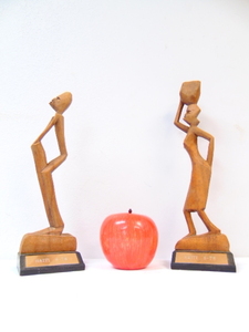 lot 548 image: Wood African Dcor Figurines