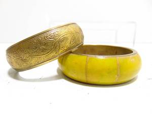 lot 394 image: Lot of Two Vintage Bangle Bracelets