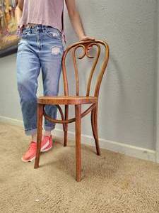 lot 83 image: Vintage Bentwood Ice Cream Chair- Made in Romania