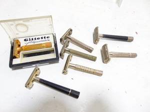 lot 402 image: Lot of Vintage Collectible Razors