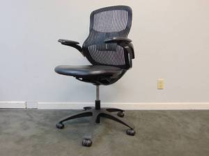 lot 49 image: KNOLL Generation Office Chair Excellent Condition