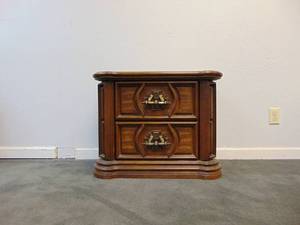 lot 372 image: Vintage Nighstand