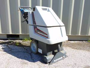 lot 155 image: Advance Machine Company Model 264001 Floor Scrubber - Working