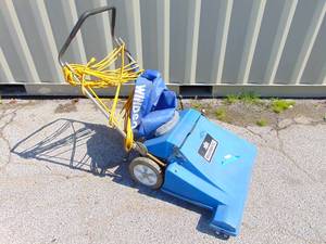 lot 156 image: WINDSOR MAXIMATIC Commercial Vacuum Cleaner Model MX28