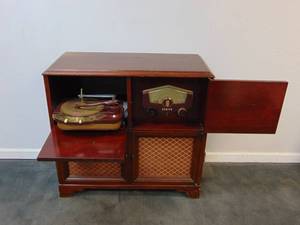 lot 168 image: Vintage Stereo Console