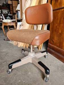 lot 172 image: HON Vintage Brown Industrial Rolling Office Chair