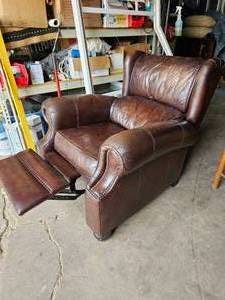 lot 176 image: Bernhardt Brown Leather Push Back Recliner Chair