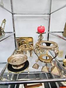 lot 201 image: Lot of Vintage Brass Items