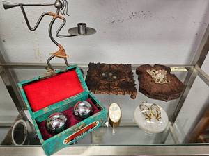 lot 414 image: Miscellaneous Lot of Items