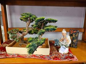 lot 417 image: Lot of Vintage Asian Decor