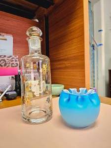 lot 512 image: Blue Ruffled Glass and Vintage Glass Whiskey Decanter