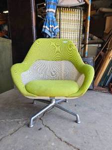 lot 223 image: Steelcase Swivel Guest Chair with Chrome Base by Coalesse #3