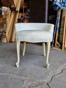 lot 229 image: French Style Vanity Stool with 12 Back