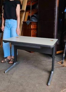 lot 231 image: Kids Vintage HERMAN MILLER Desk
