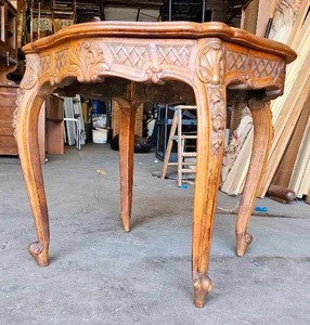 lot 255 image: Beautiful Antique Hand-Carved Round Side Table with Gorgeous Top