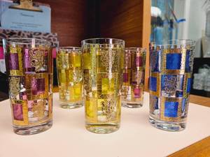 lot 511 image: Vintage Mid Century Colorful Highball Bar Glasses with Lions (Set of 5)