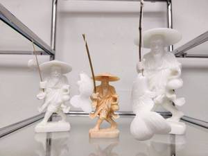 lot 535 image: Chinese Alabaster  Figurines