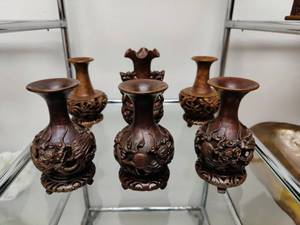 lot 536 image: Chinese Resin Small vases