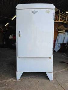 lot 260 image: Antique Vintage Fridge Frigidaire